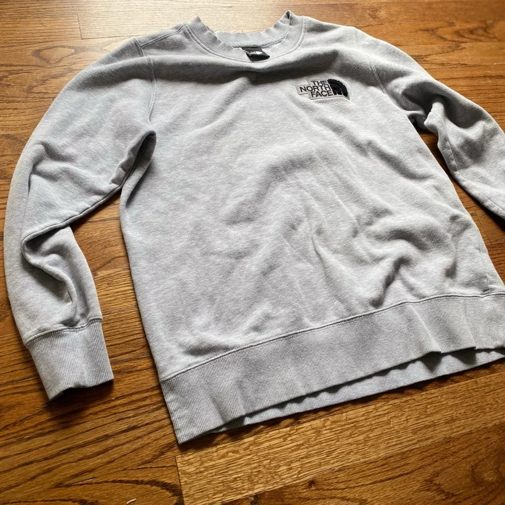 The North Face Women’s Gray Logo Crewneck Sweatshirt Medium FA20 - Picture 5 of 10